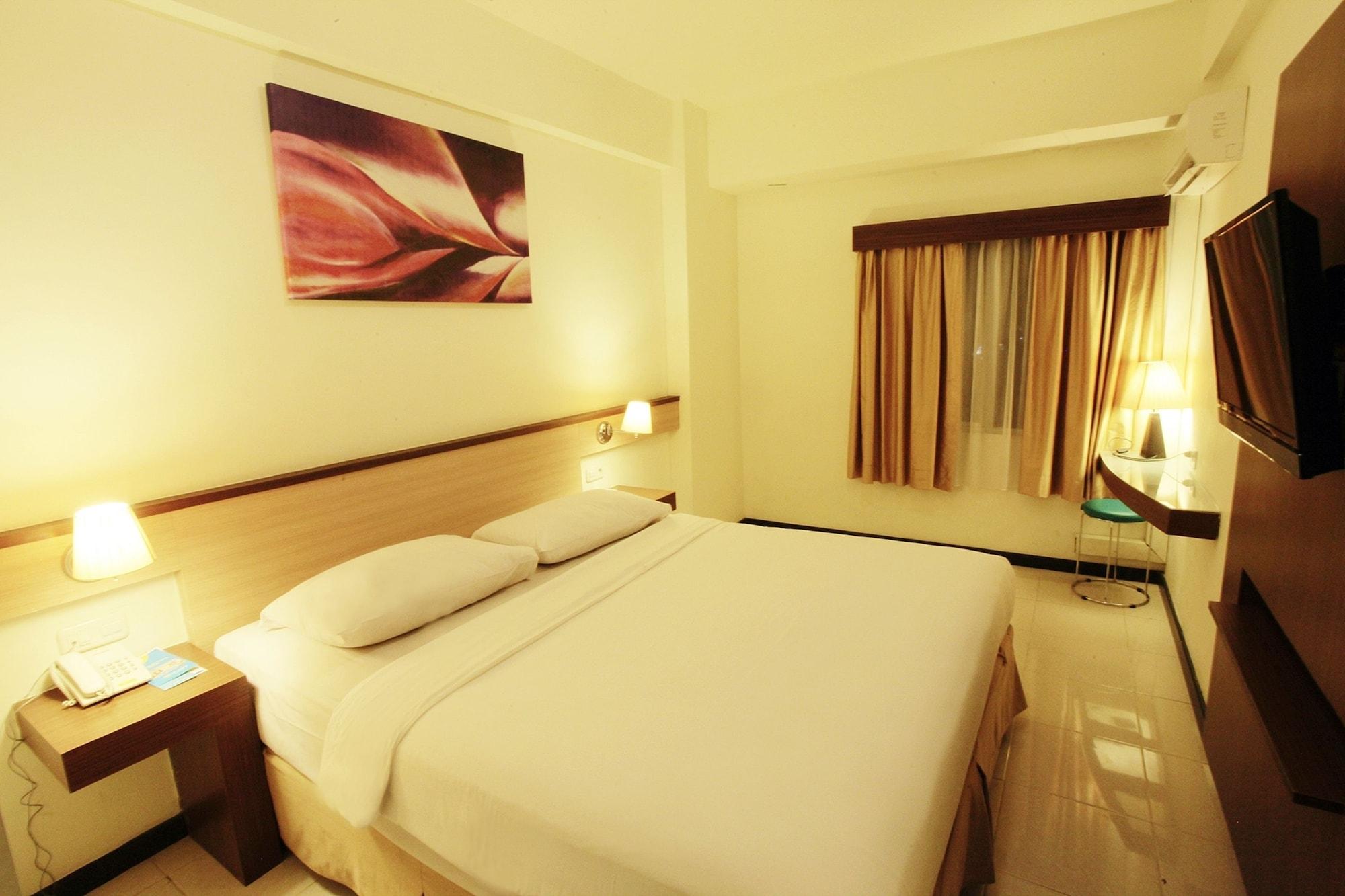 Everyday Smart Hotel - Malang Zewnętrze zdjęcie
