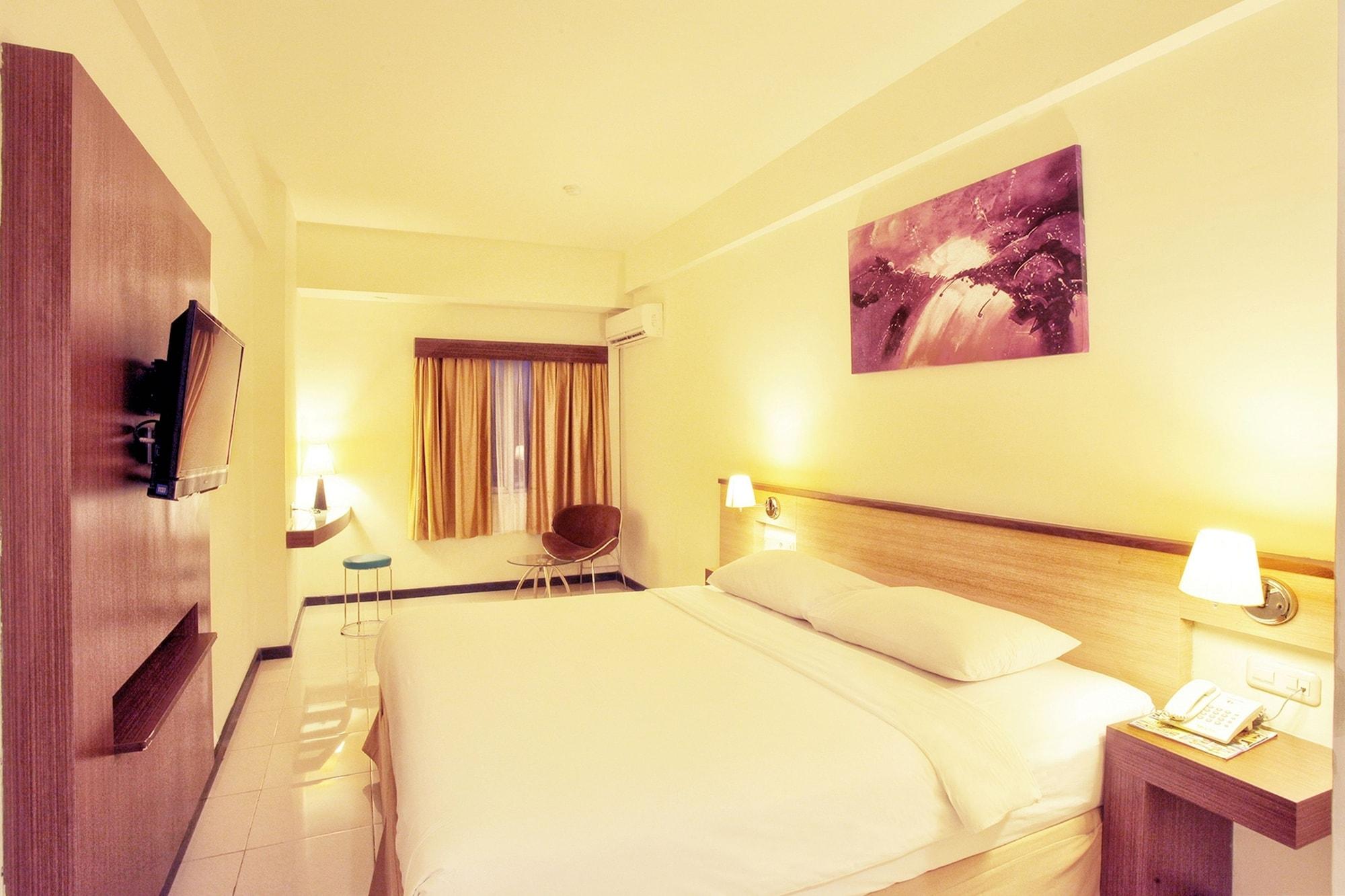 Everyday Smart Hotel - Malang Zewnętrze zdjęcie