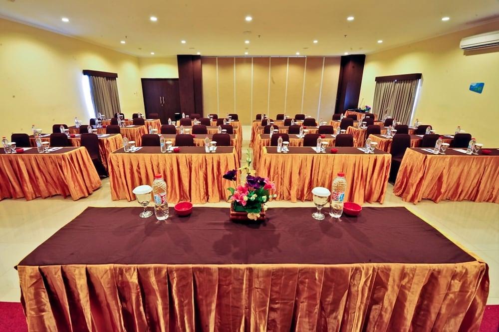 Everyday Smart Hotel - Malang Zewnętrze zdjęcie