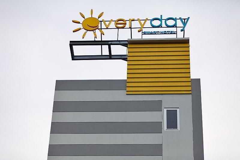 Everyday Smart Hotel - Malang Zewnętrze zdjęcie