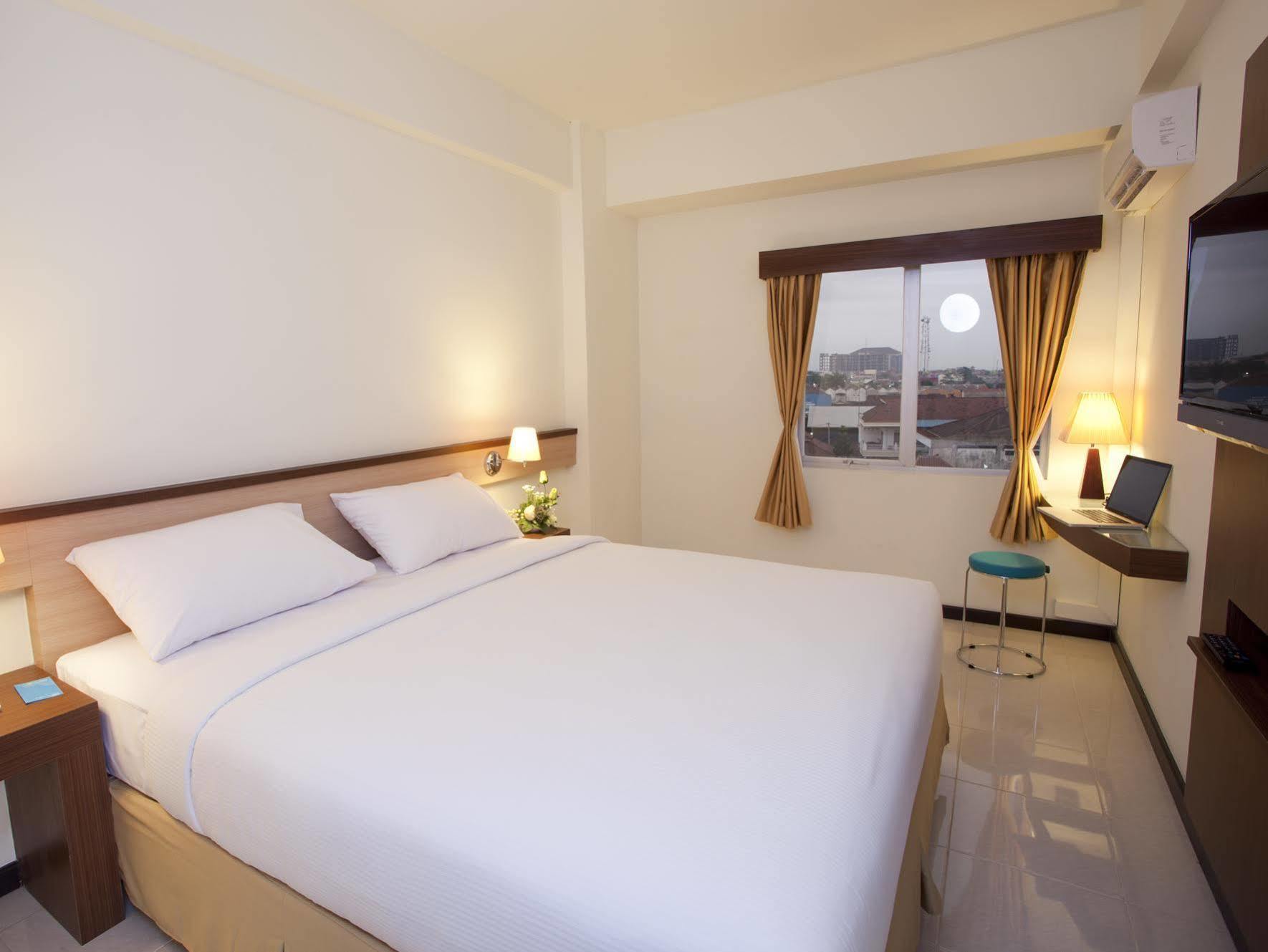 Everyday Smart Hotel - Malang Zewnętrze zdjęcie