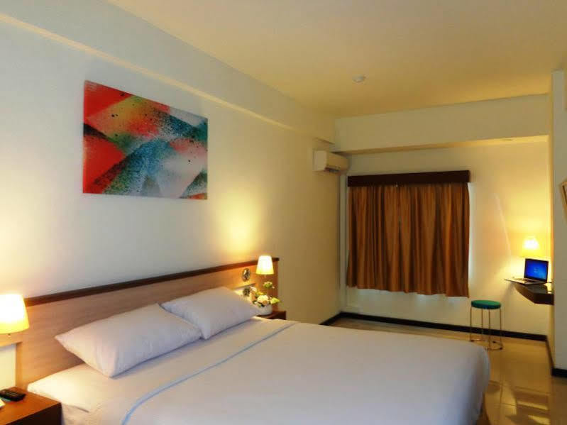 Everyday Smart Hotel - Malang Zewnętrze zdjęcie