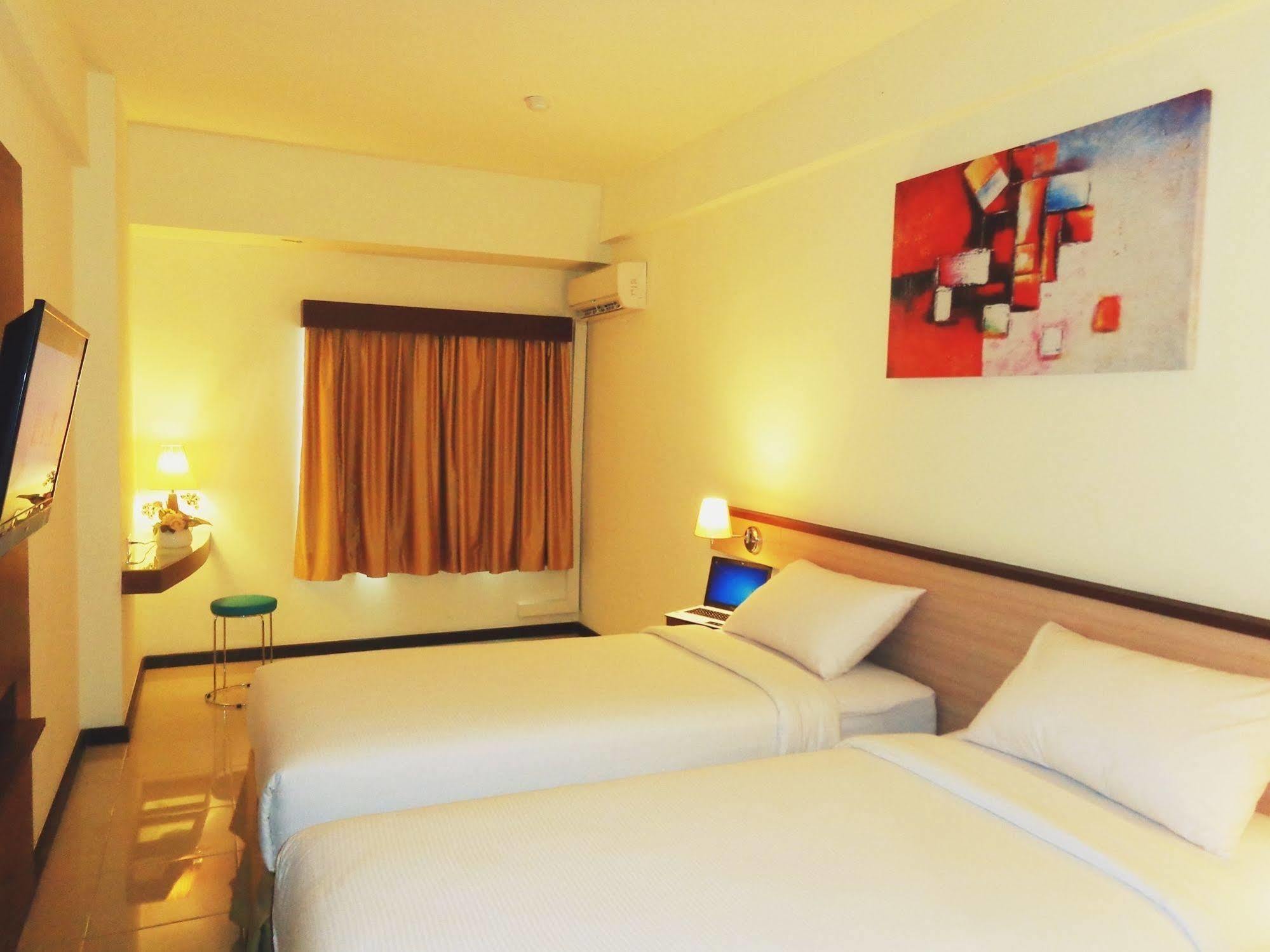 Everyday Smart Hotel - Malang Zewnętrze zdjęcie