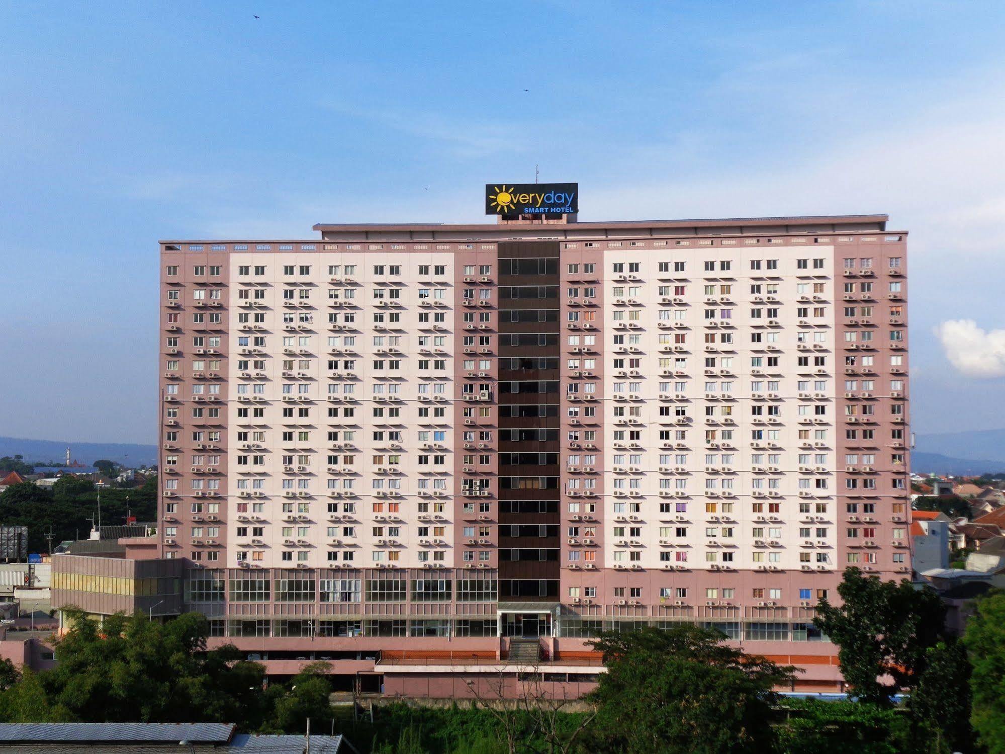 Everyday Smart Hotel - Malang Zewnętrze zdjęcie