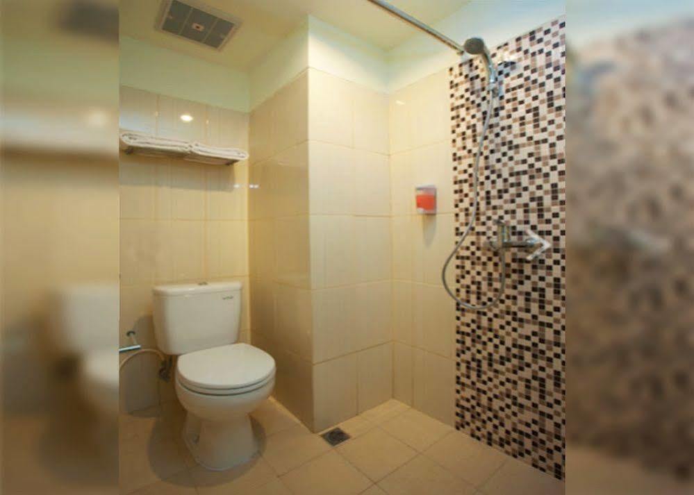 Everyday Smart Hotel - Malang Zewnętrze zdjęcie